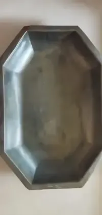 Metalowa tacka stara — ujęcie 3