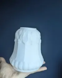 Mleczny biały klosz do lampki PRL vintage — ujęcie 3