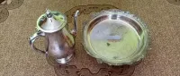 Posrebrzana patera z dzbankiem — ujęcie 2