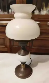Stara stylowa lampa elektryczna — ujęcie 2