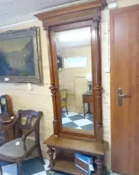 Stare lustro vintage z retro konsolą — ujęcie 5