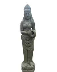 kamienna rzeźba z bali — ujęcie 4