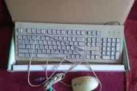 Klawisze i myszak kulkowy na PS2 Fujitsu Siemens — ujęcie 4