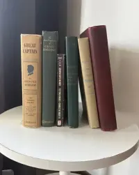 Książki vintage w języku angielskim wydrukowane w USA — ujęcie 4
