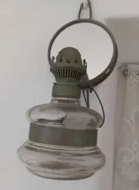 Lampa naftowa wisząca — ujęcie 2