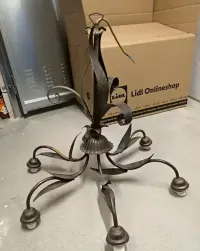 Lampa w stylu retro vintage w kolorze starego złota — ujęcie 3