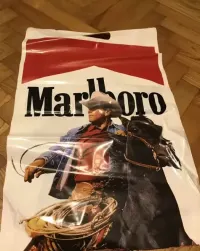 Sprzedam kolekcjonerskie torby MALBORO LATA 80 90 — ujęcie 3
