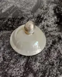 Stara przykrywka porcelanowa — ujęcie 5