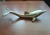 Stary metalowy otwieracz do butelek, oryginalny wzór delfina, — ujęcie 4