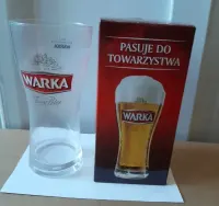 Szklanka, kufel w kartonie Warka — ujęcie 3