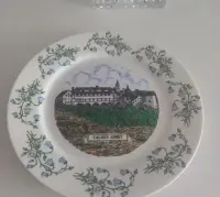 Talerzyk kolekcjonerski talerz biały zielony krajobraz Caldey Abbey — ujęcie 4