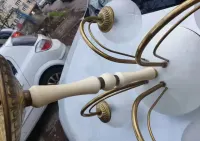 Żyrandol, klosz kula Art Deco, mosiądz kule kryształ PRL — ujęcie 3