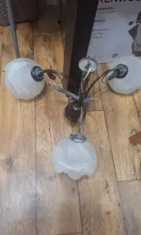 Żyrandol/lampa na 3 klosze — ujęcie 3