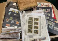 32. Pełny karton przeprowadzkowy filatelistyki 25kg klasery/albumy — ujęcie 2