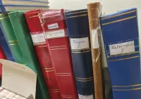 34.Pełny karton przeprowadzkowy filatelistyki 19 albumów/ klaserów 25kg — ujęcie 4