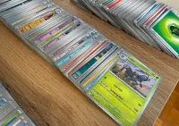 Karty Pokemon TCG - zestaw ponad 1200+ kart (ORYGINALNE) bulk — ujęcie 4