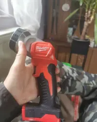 Lampka Milwaukee M 18 TLED — ujęcie 3