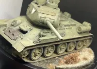 AFV Club 35S55 T-34/85 Model 1944 Factory No 183 gotowy sklejony model — ujęcie 3