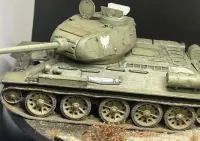 AFV Club 35S55 T-34/85 Model 1944 Factory No 183 gotowy sklejony model — ujęcie 4
