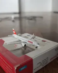 Airbus A220-300 SWISS International Air Lines - Herpa 1/500 — ujęcie 4