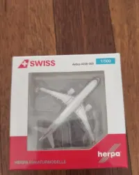 Airbus A220-300 SWISS International Air Lines - Herpa 1/500 — ujęcie 2
