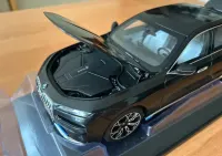 BMW i7 7 G70 1:18 Dealer Edition — ujęcie 2