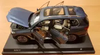BMW X7 1:18 Kyosho Dealer Edition indyvidual — ujęcie 2