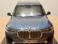 BMW X7 1:18 Kyosho Dealer Edition indyvidual — ujęcie 3