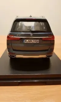 BMW X7 1:18 Kyosho Dealer Edition indyvidual — ujęcie 4