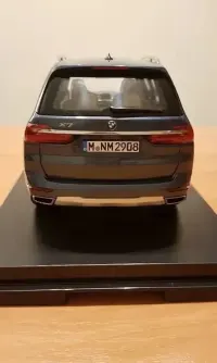 BMW X7 1:18 Kyosho Dealer Edition indyvidual — ujęcie 4
