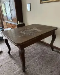 Drewniany  stół do renowacji — ujęcie 3
