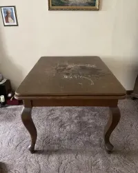 Drewniany  stół do renowacji — ujęcie 2