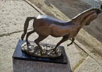 Figura koń braz podstawa  marmur duza — ujęcie 4