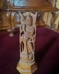 Figurki PRL z drzewa hebanowego — ujęcie 3