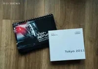 Kolekcjonerskie AUDI Tokyo 2011 Audi A1 Samurai Blue 2 x Pendrive itp. — ujęcie 2