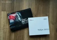 Kolekcjonerskie AUDI Tokyo 2011 Audi A1 Samurai Blue 2 x Pendrive itp. — ujęcie 2