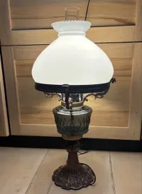 Lampa miedziana zdobiona vintage retro — ujęcie 2
