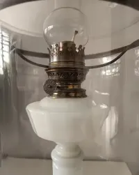 Lampa naftowa Kosmos Brenner z obudową szklaną — ujęcie 2