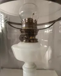 Lampa naftowa Kosmos Brenner z obudową szklaną — ujęcie 2