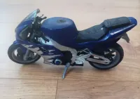 Model motoru Yamaha 1:18 — ujęcie 2
