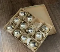 Srebrne stare bombki PRL vintage ozdoby świąteczne — ujęcie 2