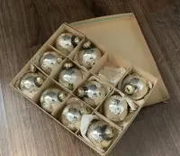 Srebrne stare bombki PRL vintage ozdoby świąteczne — ujęcie 2