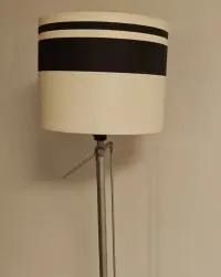 Lampa podłogowa IKEA SAMTID – regulowana, stan bardzo dobry — ujęcie 2