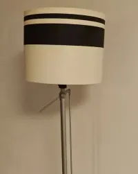 Lampa podłogowa IKEA SAMTID – regulowana, stan bardzo dobry — ujęcie 2