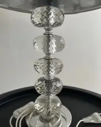 Lampa stołowa biała . — ujęcie 3