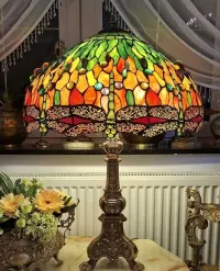 Piękna Lampa witrażowa (w stylu Tiffany) DRAGONFLY , wys.75cm,sred.51cm- stan idealny — ujęcie 2