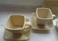 Serwis kwadratowy cappuccino porcelana filiżanki talerzyki kwadratowe — ujęcie 2