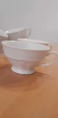 Stara porcelana z Bogucic Filiżnki z PRL - u — ujęcie 2