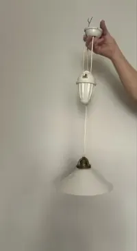 Stara przedwojenna porcelanowa lampa — ujęcie 3