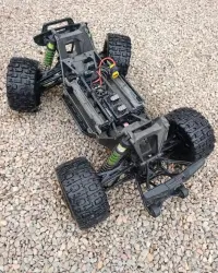 Traxxas X-Maxx 8S – Potężna terenówka RC po dużym serwisie i ulepszeniach — ujęcie 3